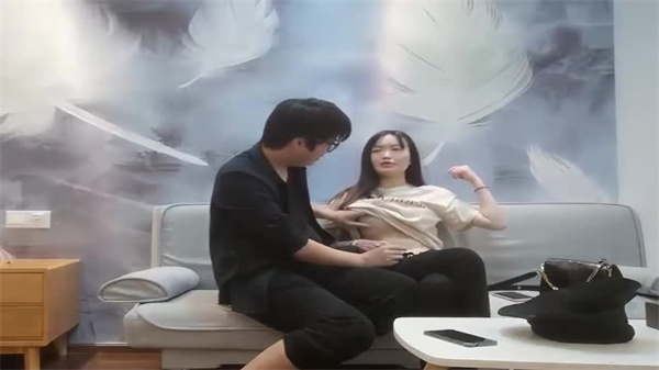 【极品纹身妹】外围兼职学生妹上门服务 特殊部位纹身超刺激啪啪